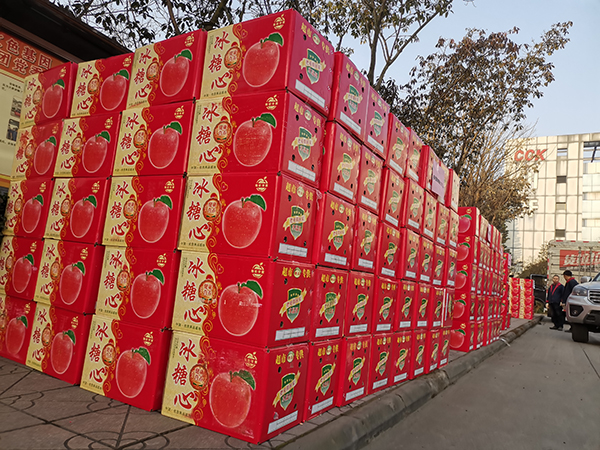 1分享“苹”安 收获硕果_维多利亚vic308首页.jpg