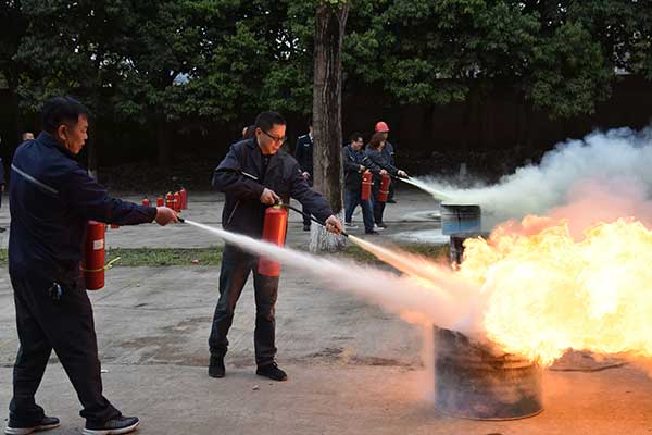 4集团组织开展2021年度 首场安全生产、消防知识培训和消防演练活动_维多利亚vic308首页.jpg