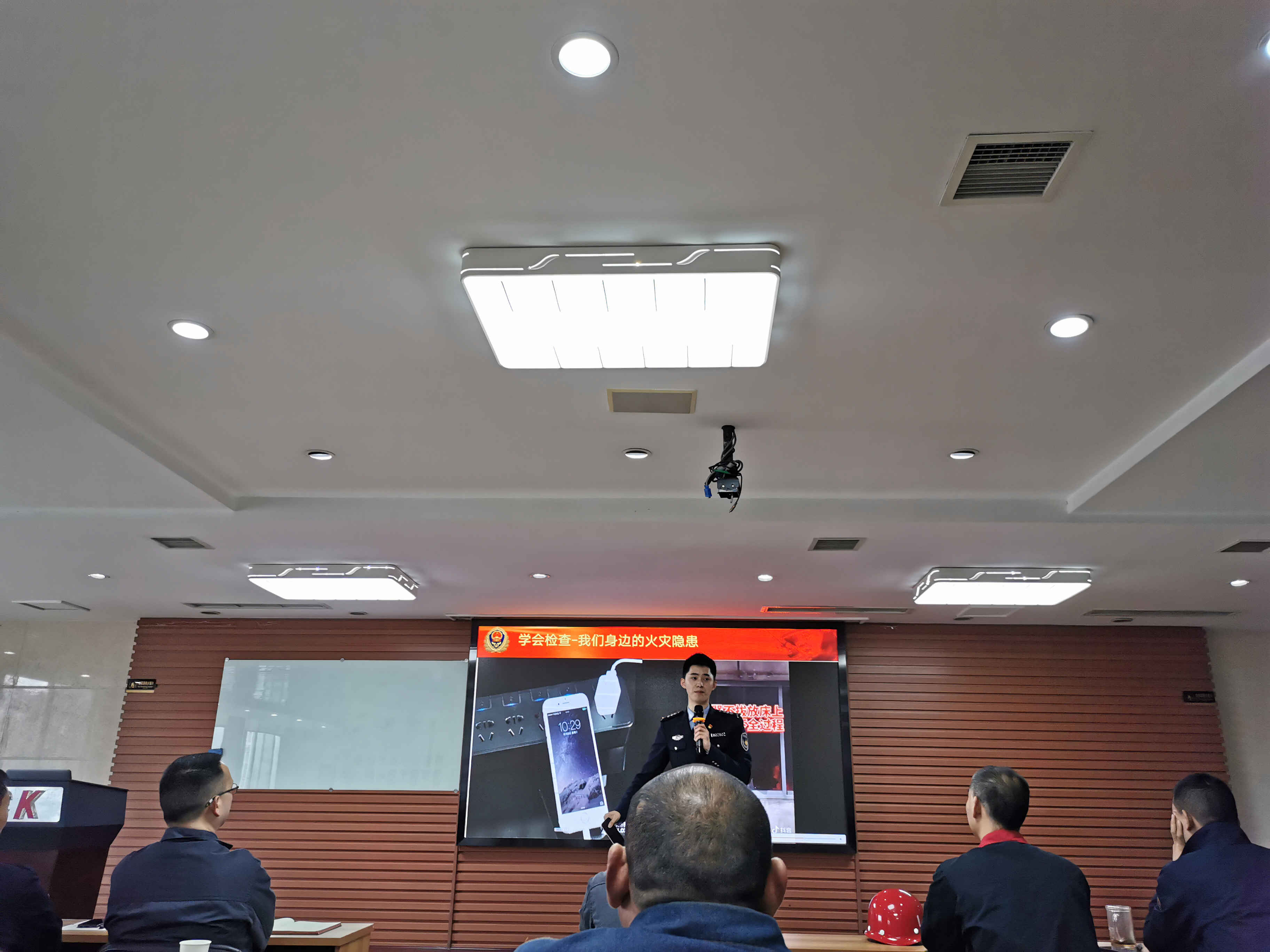 2集团组织开展2021年度 首场安全生产、消防知识培训和消防演练活动_维多利亚vic308首页.jpg