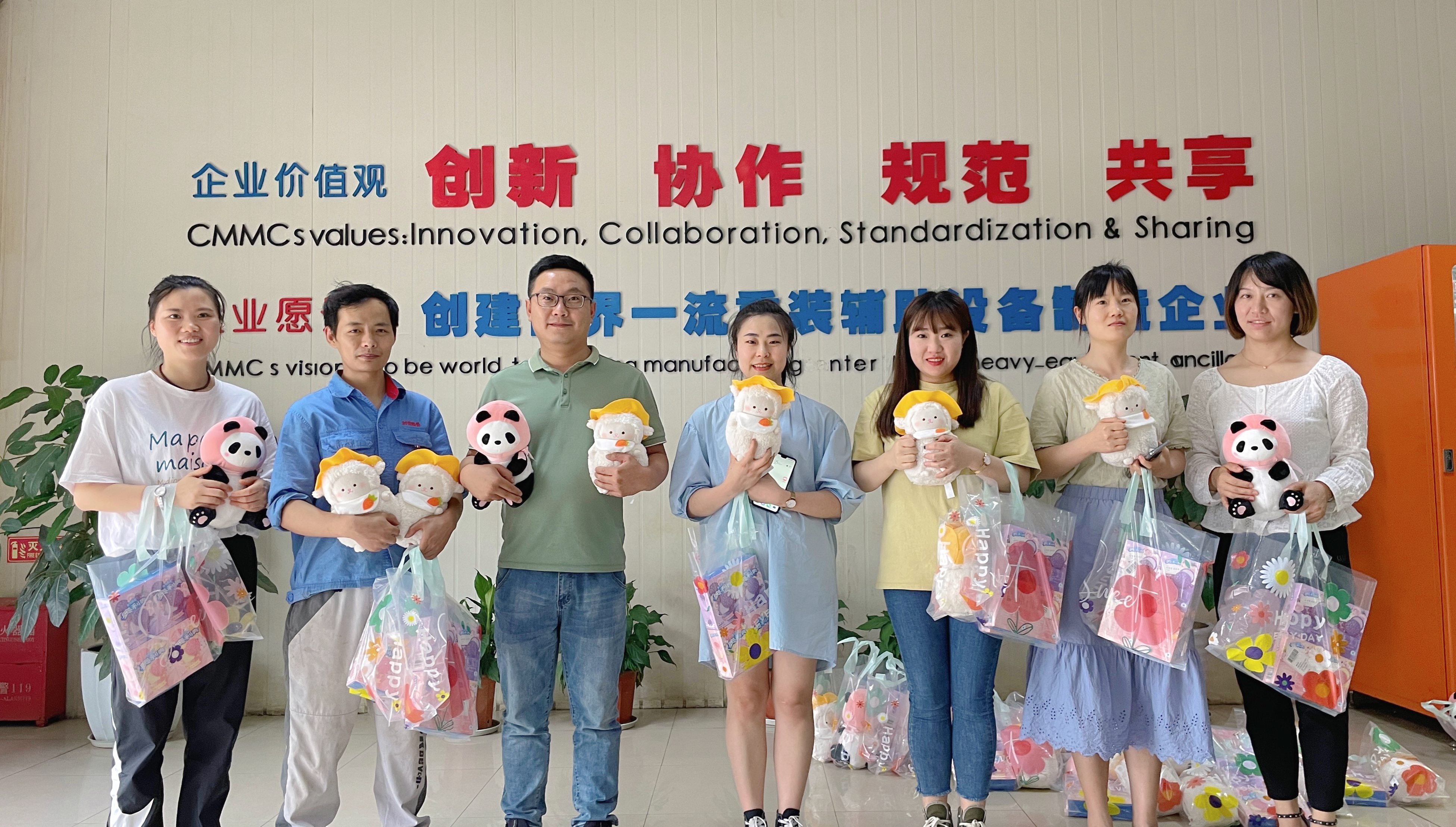 33童心筑梦过六一 粽叶飘香迎端午_维多利亚vic308首页.jpg