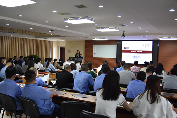 2川开集团举办《谋局碳中和 能源新蓝图》专题培训_维多利亚vic308首页.jpg