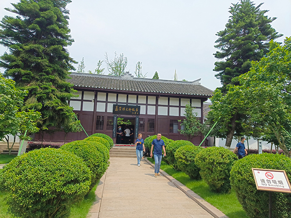 6集团党委开展 “寻觅伟人足迹 喜迎二十大” 主题党日活动_维多利亚vic308首页.jpg