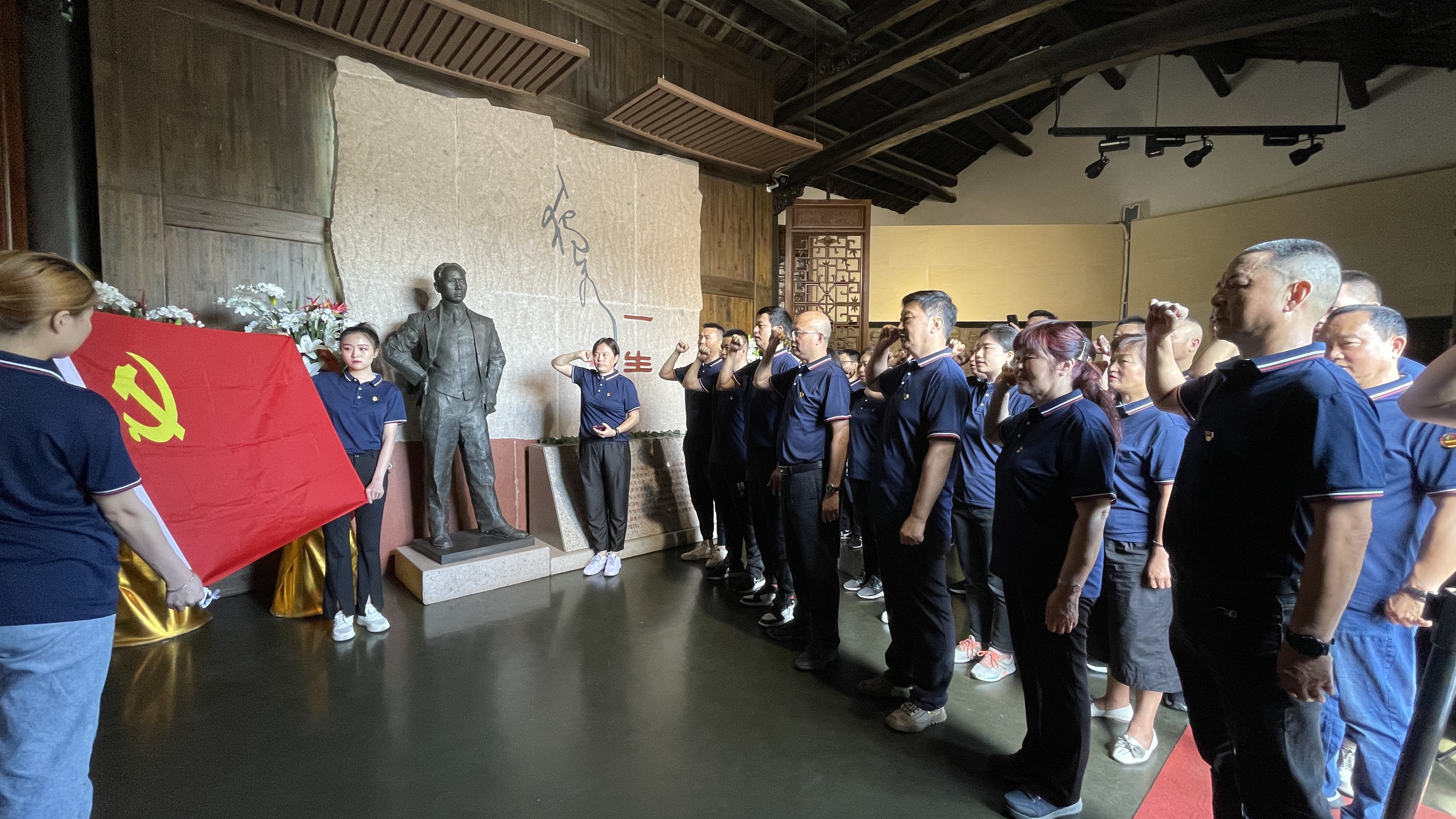 5集团党委开展 “寻觅伟人足迹 喜迎二十大” 主题党日活动_维多利亚vic308首页.jpg